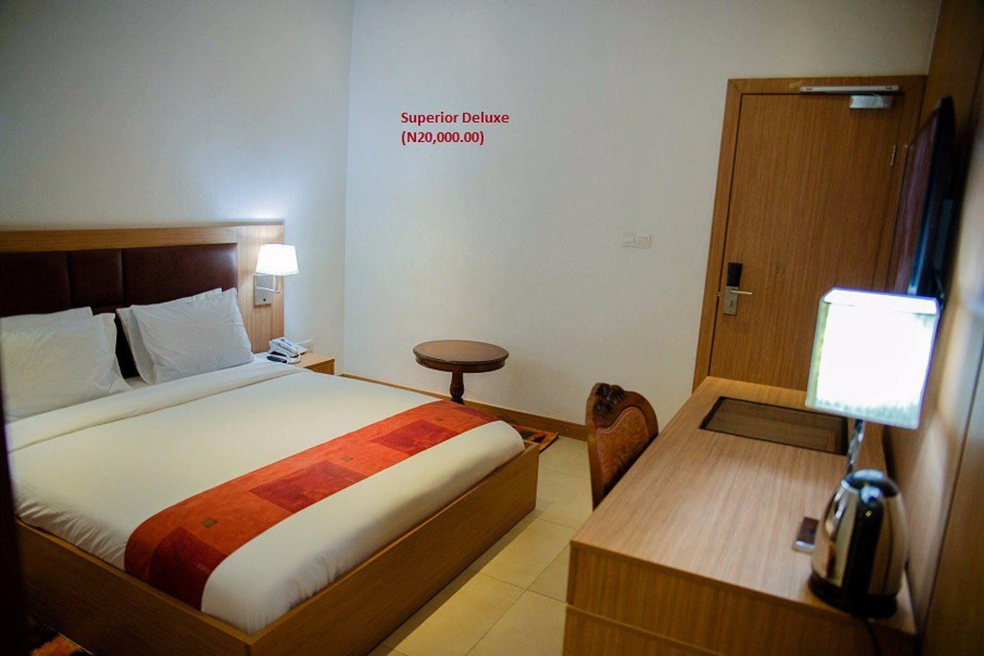 Cubana Suites Mobushipe Exterior photo