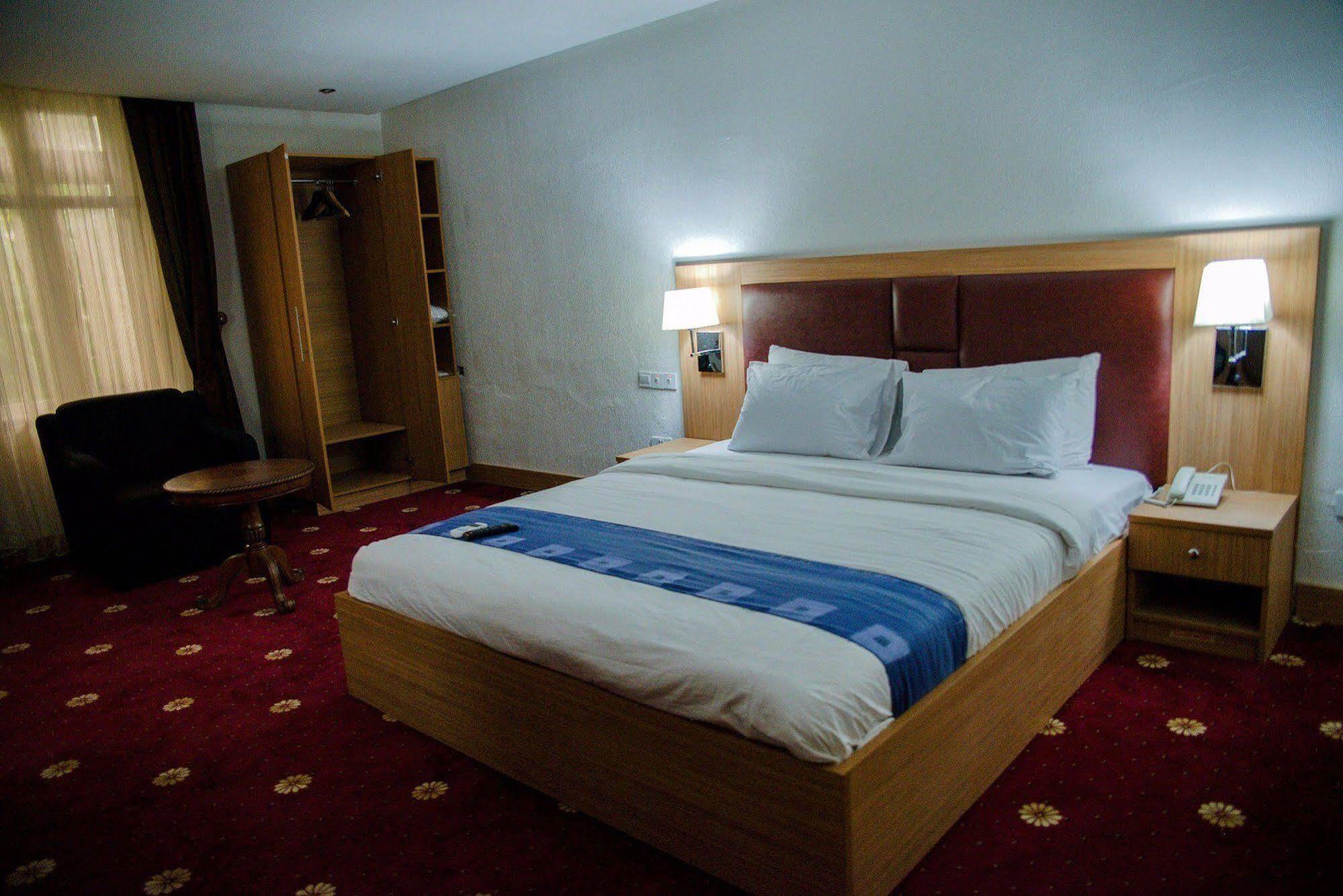 Cubana Suites Mobushipe Exterior photo